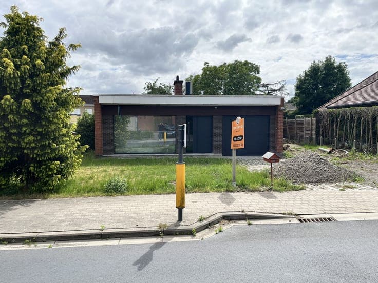 Vrijstaande, bijna volledig vernieuwde woning !