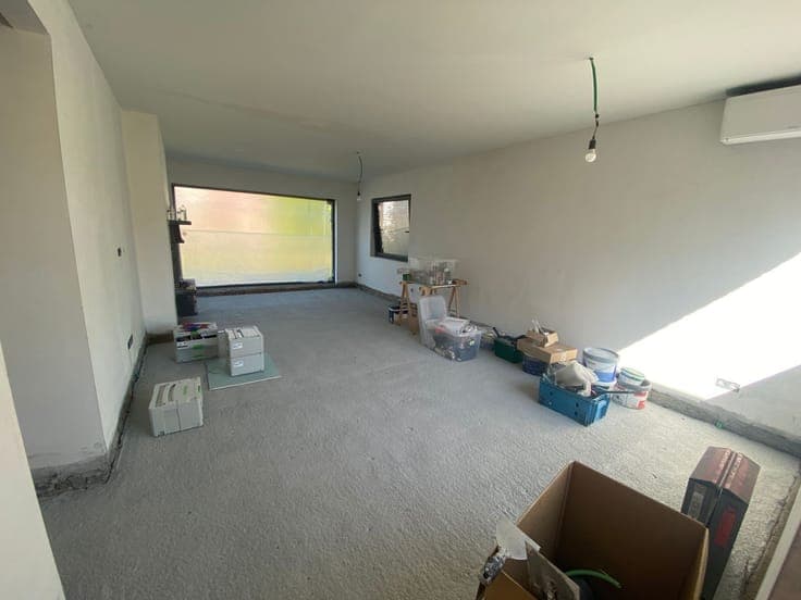 Vrijstaande, bijna volledig vernieuwde woning !