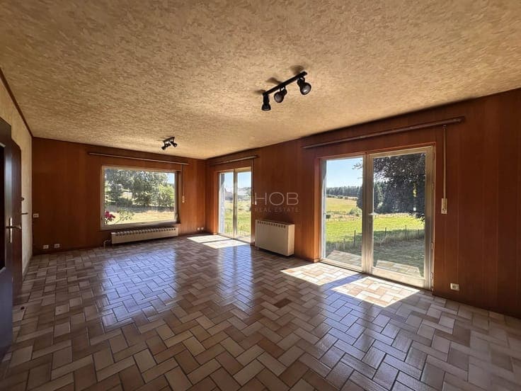 Detached bungalow with a spacious plot and unobstructed view