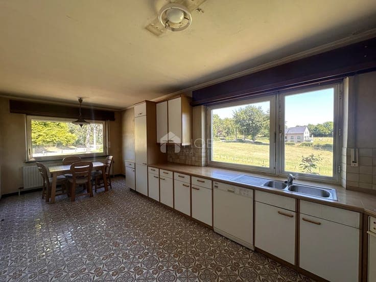 Detached bungalow with a spacious plot and unobstructed view