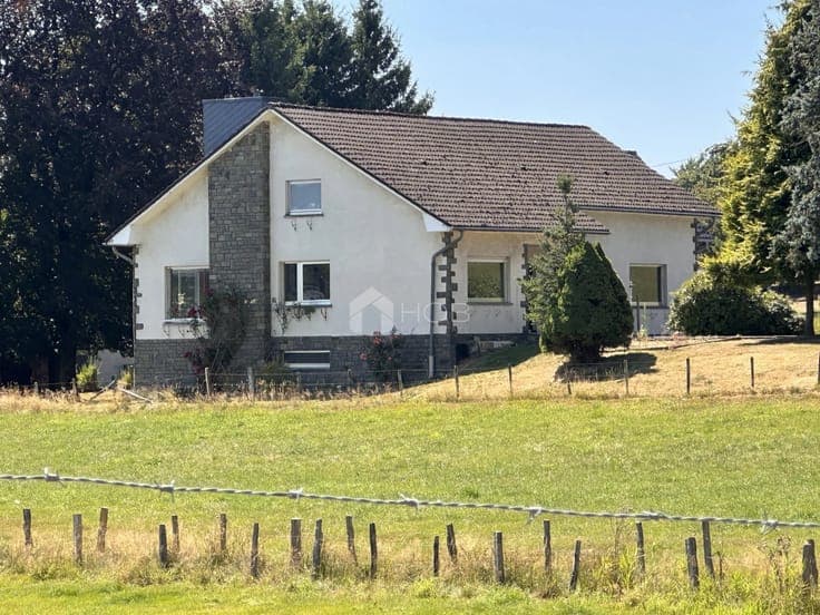 Detached bungalow with a spacious plot and unobstructed view