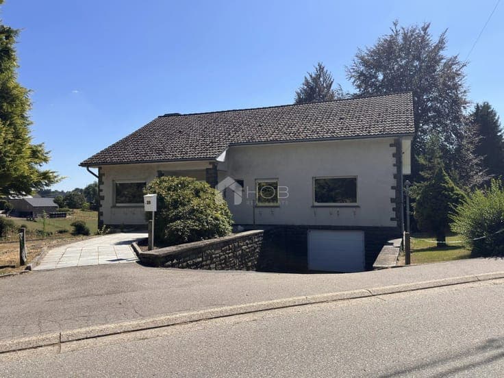 Detached bungalow with a spacious plot and unobstructed view