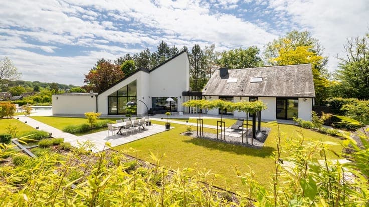 Sale - House Arlon
