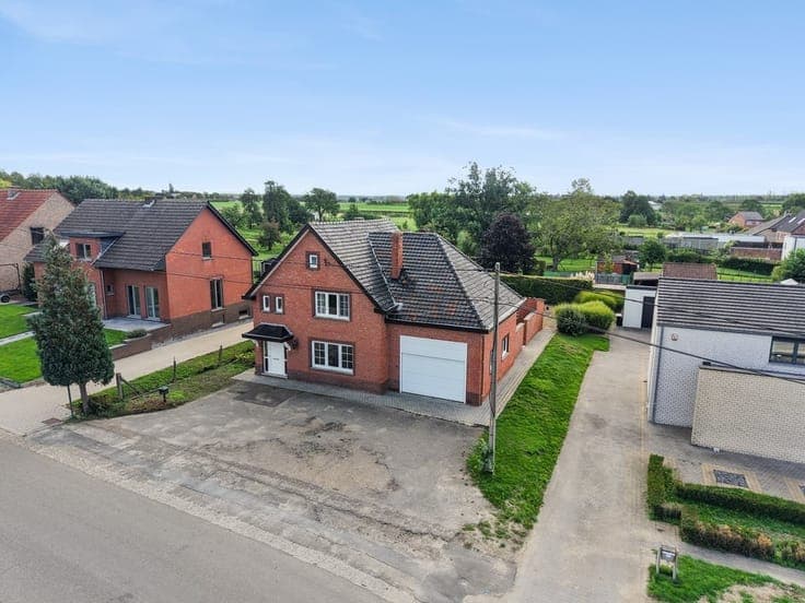 CHARMANTE WONING MET 4 SLAAPKAMERS, RUIME GARAGE EN VEEL ...