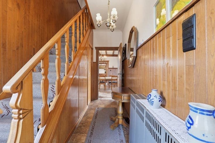 CHARMANTE WONING MET 4 SLAAPKAMERS, RUIME GARAGE EN VEEL ...