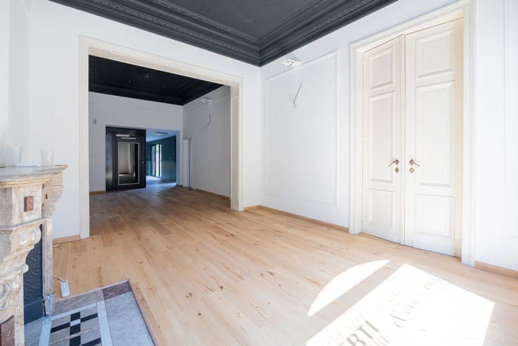 A mansion converted into offices and a medical practice