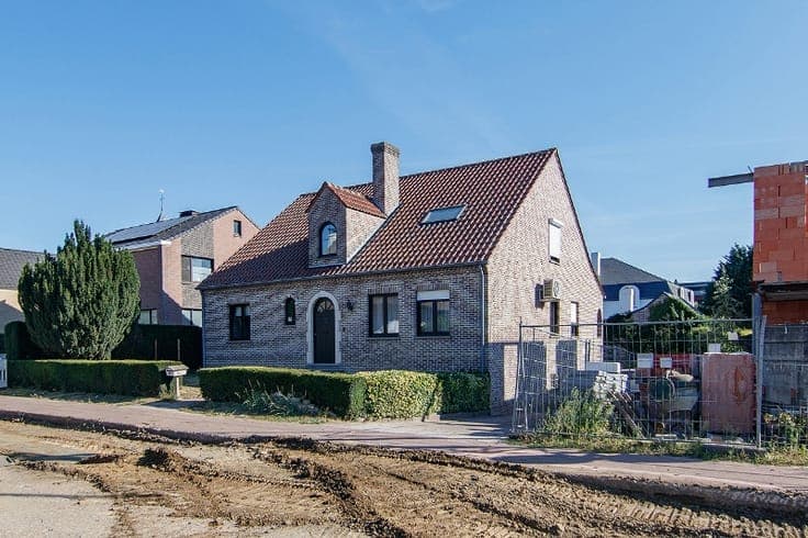 Riante instapklare gezinswoning met 5 slaapkamers op een ...