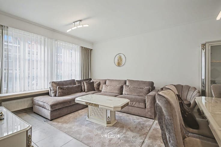 Renovated house with 4 bedrooms and rooftop terrace in the c