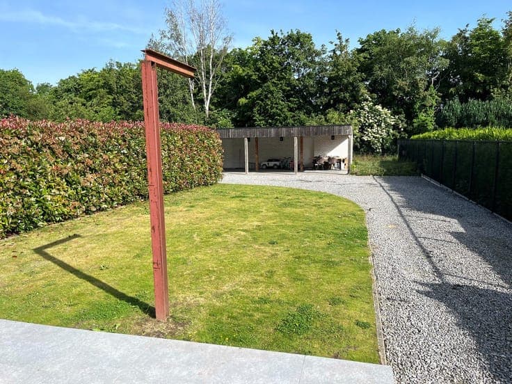 Elegante woning op 538 m2, nabij het centrum van Neeroeteren