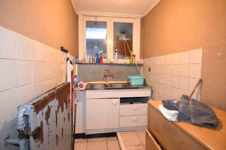 TE RENOVEREN: 193 m2 - 4 slpks - nabij station/stadsrand