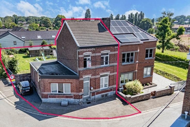 High ceilings & convertible attic