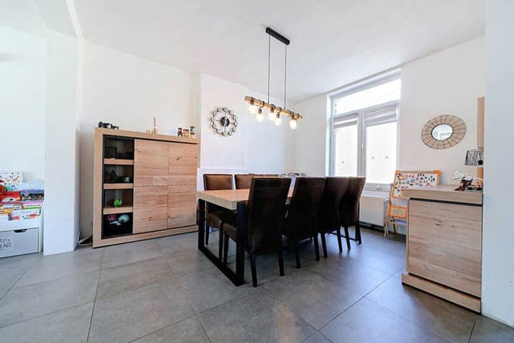 High ceilings & convertible attic