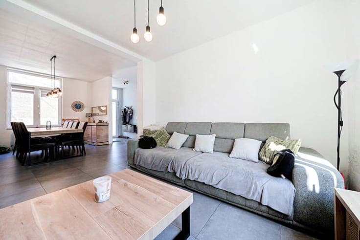 High ceilings & convertible attic