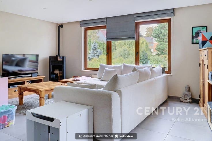 Renovated split-level house with 4 bedrooms, a garden, and a