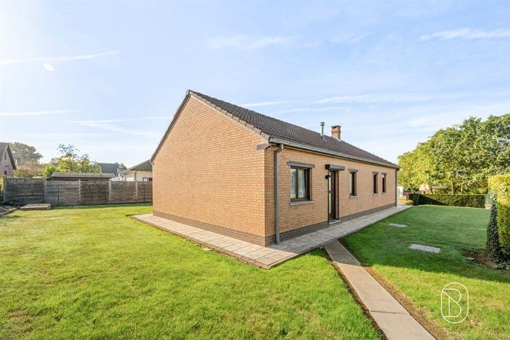 A bungalow in a quiet location near the center of Ronse