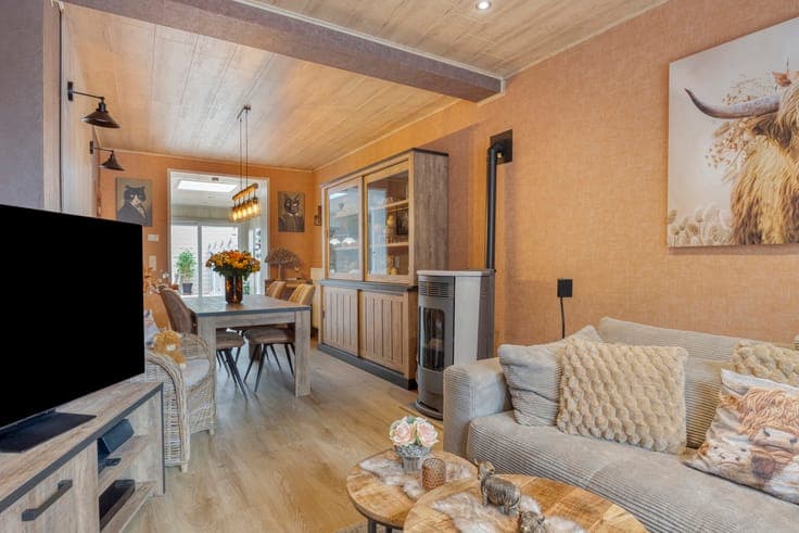Move-in-ready home with 2 (3) rooms and a terrace