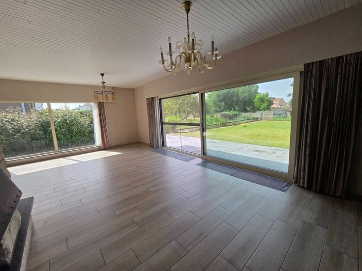 Stately bungalow in a dead-end street in Melsbroek.