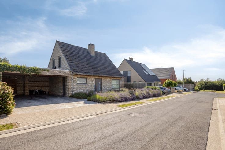 Instapklare alleenstaande woning met prachtige tuin en du...