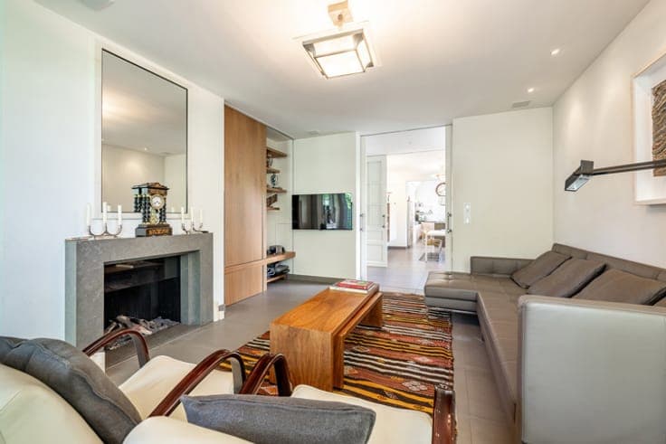 Charming Semi-Detached Villa in a Prime Location in the Zout