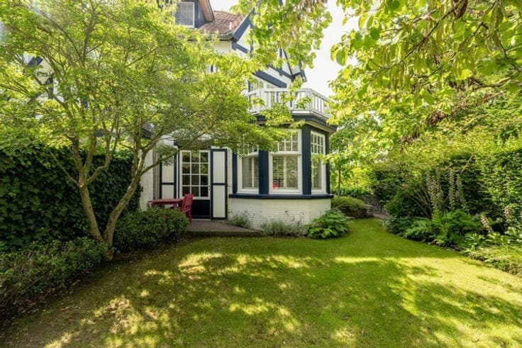 Charming Semi-Detached Villa in a Prime Location in the Zout