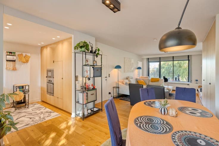 Beautifully renovated 3 bedroom home with sunny garden!