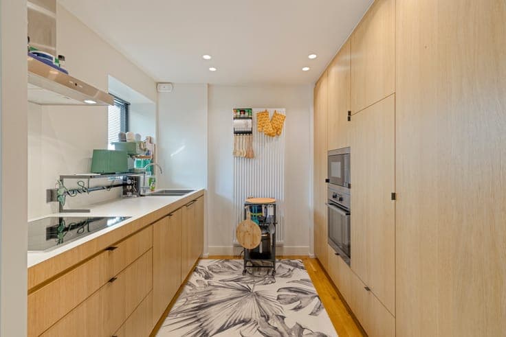 Beautifully renovated 3 bedroom home with sunny garden!