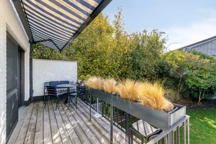 Beautifully renovated 3 bedroom home with sunny garden!