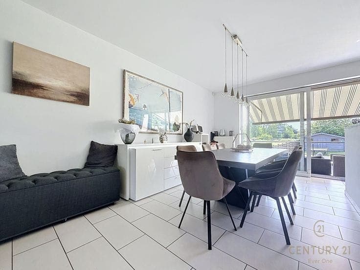 Four bedrooms house For Sale