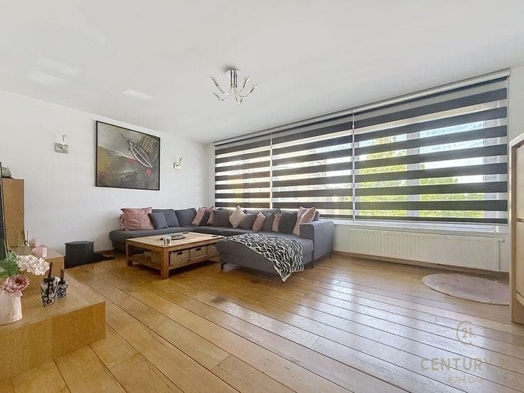Four bedrooms house For Sale
