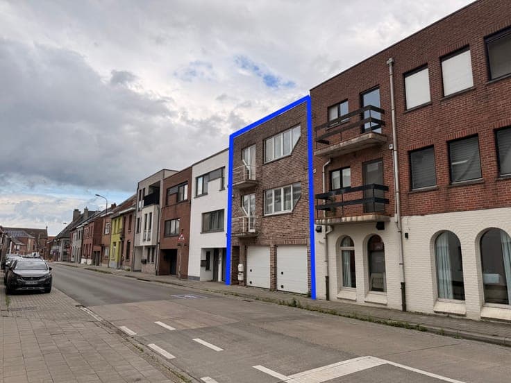 Income-generating building with 2 spacious apartments