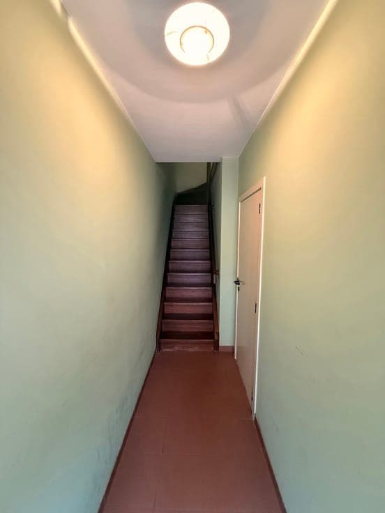 Income-generating building with 2 spacious apartments