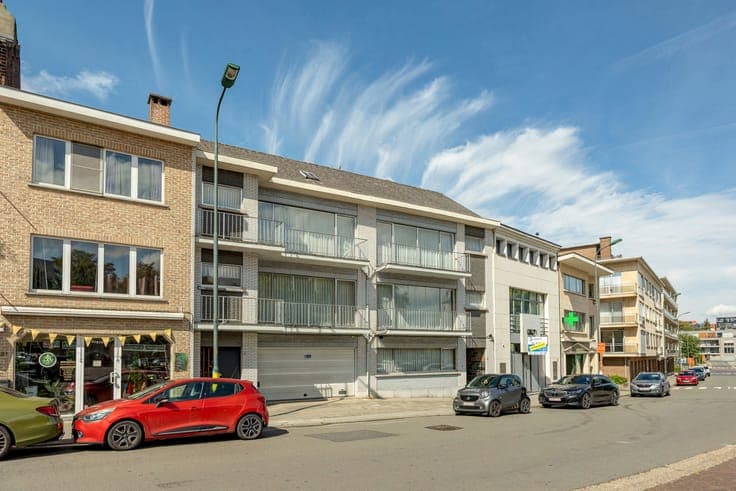 Home 280m², 5 Beds, 500 m² Garden & Double Garage
