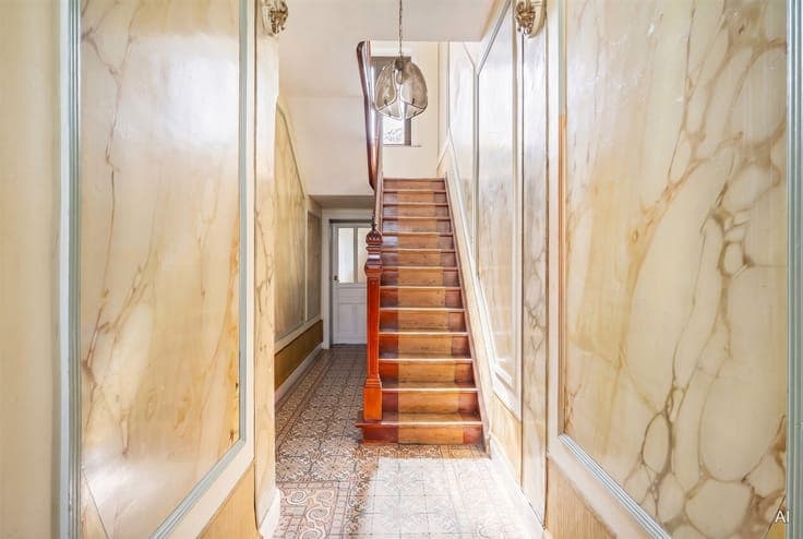 Charming, character-filled home with a sunny garden in Rons