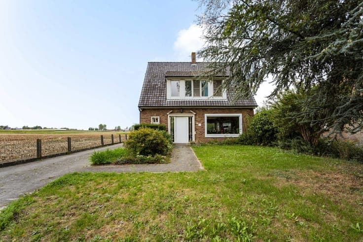 Detached home with character and open views