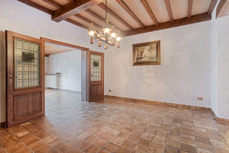 Karaktervolle woning met uitzonderlijk potentieel nabij B...