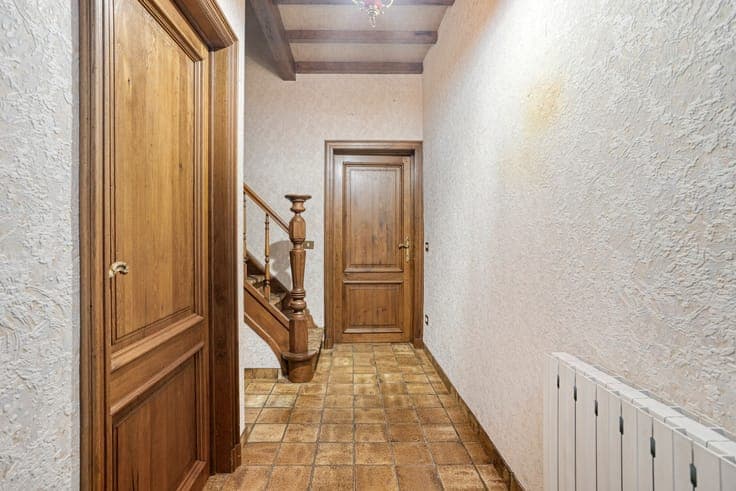 Karaktervolle woning met uitzonderlijk potentieel nabij B...