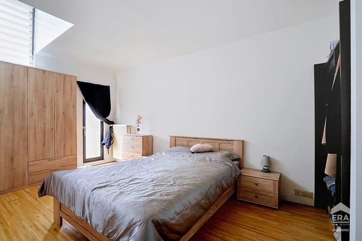 PROPERTY COMPRISING TWO HOUSES + COMMERCIAL PREMISES!