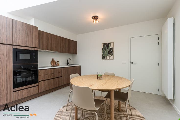 Stijlvol gerenoveerde woning met tuin en parkeerplaats