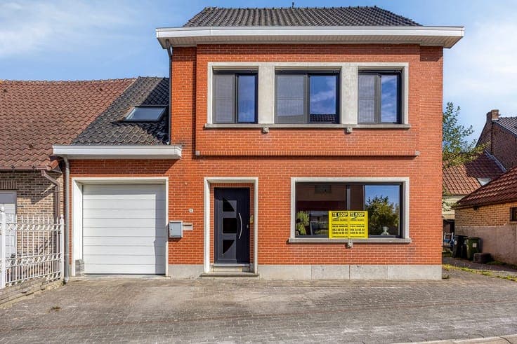 INSTAPKLARE VERNIEUWDE DRIEGEVELWONING met 5 SLPKS - GARA...
