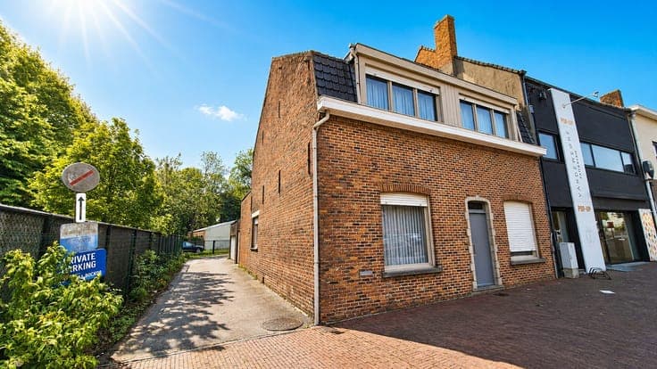 Instapklare ruime woning in het centrum met praktijkruimt...