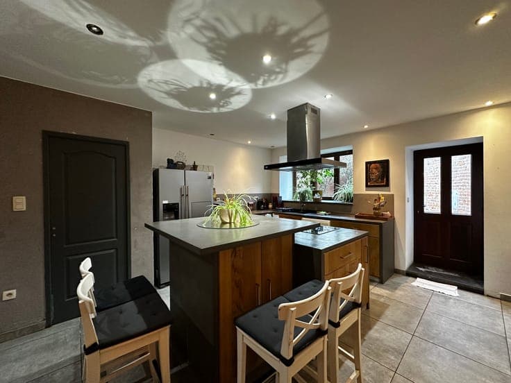 Our favourite, 5-bedroom mansion with 2 bathrooms