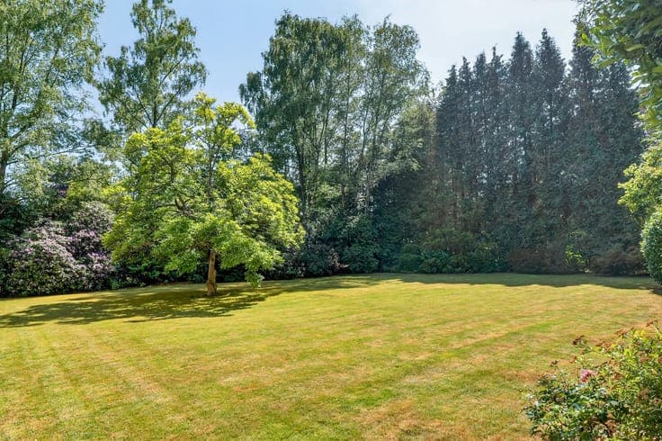 Spacious villa with elevator near Place Dumon