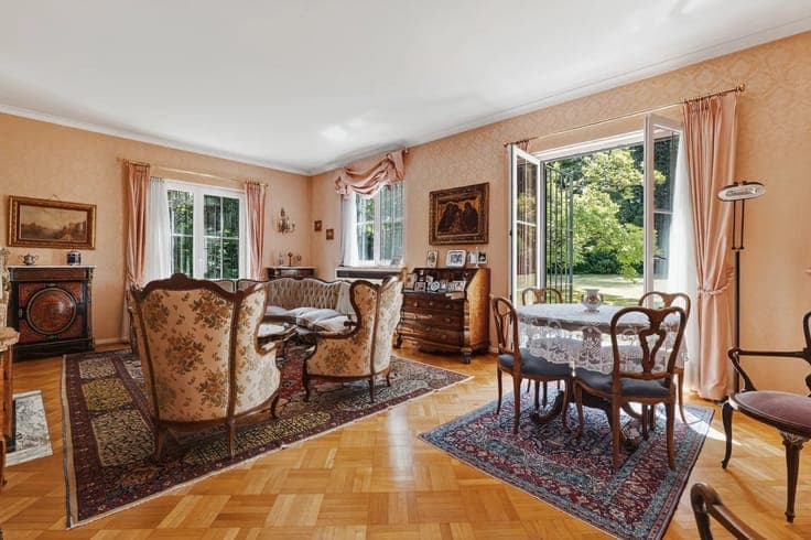 Spacious villa with elevator near Place Dumon