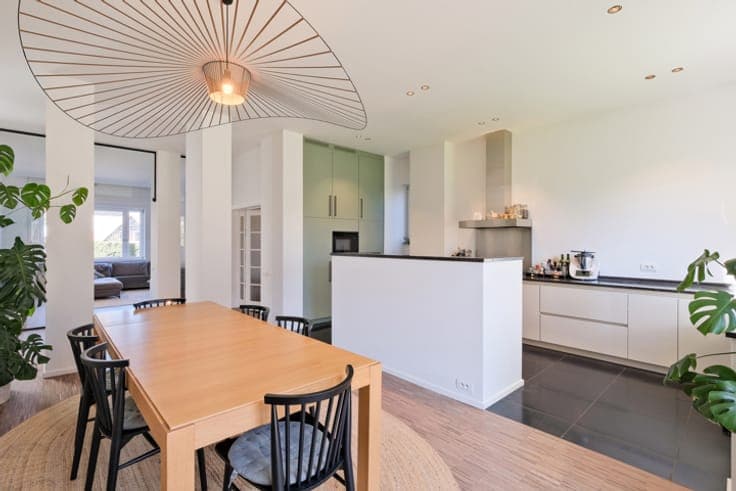 Fort Jaco: Stunning 5-bedroom villa with garden and garage