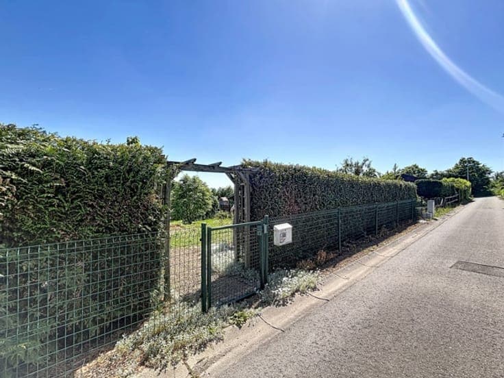 Chalet with building plot for sale in Somme-Leuze