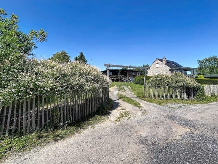 Chalet with building plot for sale in Somme-Leuze