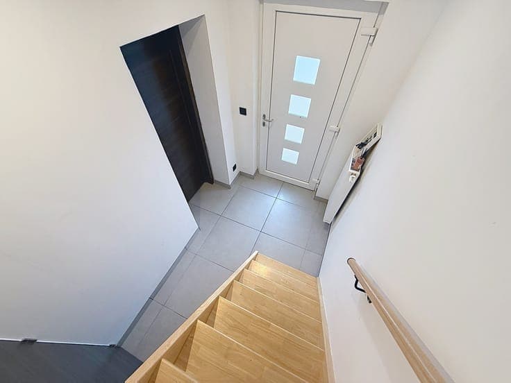 Gerenoveerde woning (2019), 2 slpks, zolder, opp 3a 03ca