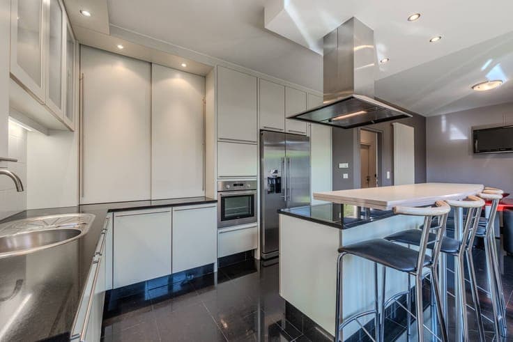 Beautiful 5 bedroom villa for sale in Nieuwpoort.