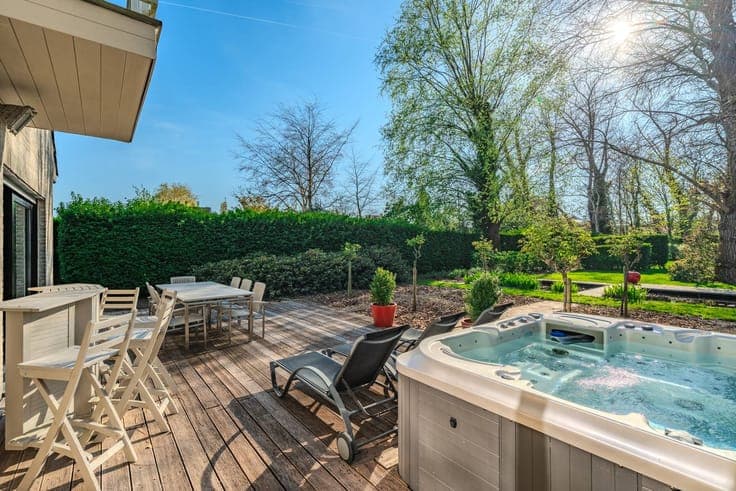 Beautiful 5 bedroom villa for sale in Nieuwpoort.