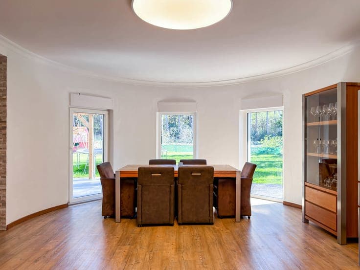 Exceptional villa with professional spaces, wellness area